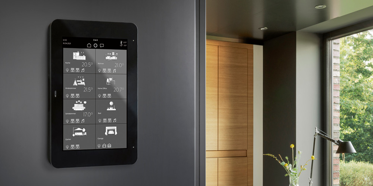 JUNG Smart Panel 8 bei Elektro Schumacher GmbH in Bayreuth